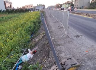 Ciężarówka zdmuchnęła dziewczynkę z pseudo chodnika. Roboty na DK44 utrudniają życie pieszym