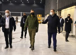 Dzisiaj ponad 200 zakażeń w Tychach. W regionie ponad 4,2 tys. nowych chorych. Premier wizytował szpital tymczasowy