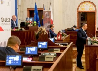 „Na inwestycje przeznaczymy ponad 775 mln zł”. Jest budżet dla województwa na 2021 rok. Nie było głosów przeciw