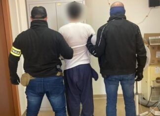 Mężczyzna chciał uprowadzić dziecko z placu zabaw. Zareagował ojciec