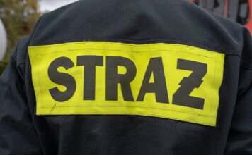 Strażacy interweniowali na ulicy Katowickiej w Tychach. Mężczyzna dokonywał „rytuału oczyszczenia”