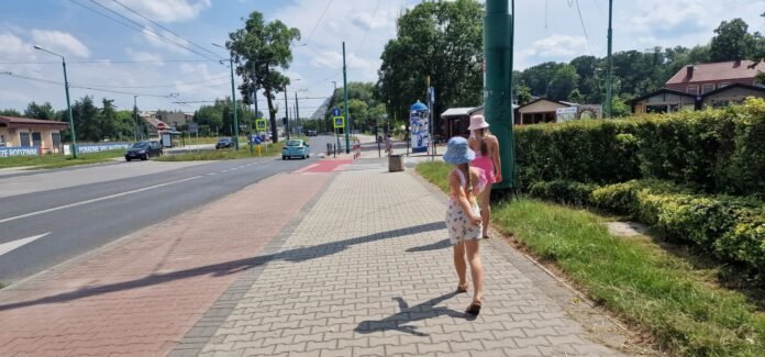 Paprocany dzieci spacer ludzie