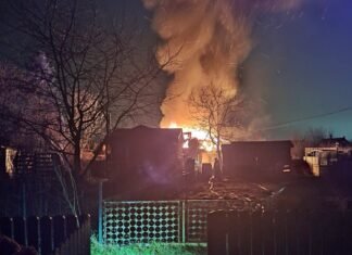 Groźny pożar w Tychach. Mógł się rozprzestrzenić na sąsiednie obiekty