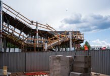 Trwa gruntowny remont budynku w Tychach, wart prawie 8 mln zł. Jak idą postępy prac?