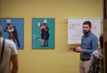 Radny PiS oburzony wystawą w Muzeum Miejskim w Tychach. „Obraża uczucia mieszkańców i profanuje symbole religijne”