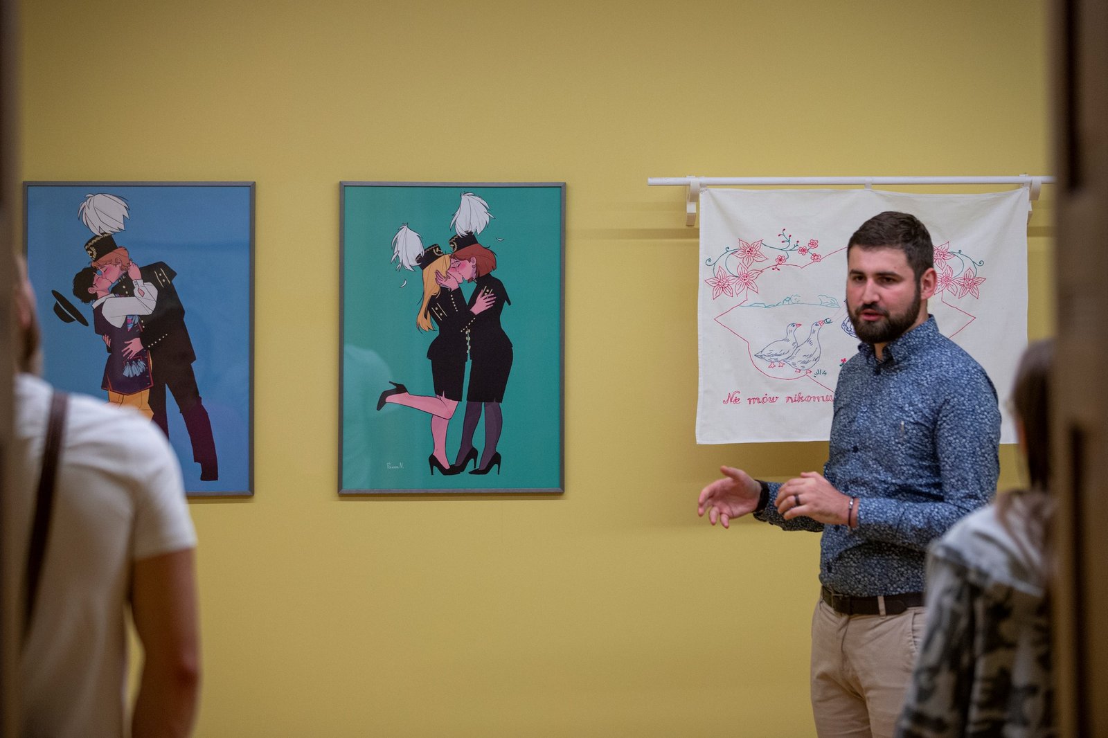 Radny PiS oburzony wystawą w Muzeum Miejskim w Tychach. „Obraża uczucia mieszkańców i profanuje symbole religijne”