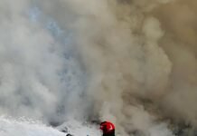 Po pożarze na wysypisku w Tychach służby apelują o zamykanie okien i ograniczenie aktywności fizycznej na powietrzu