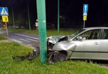 Pijany 19-latek uderzył w słup w Tychach. Obywatel Ukrainy nie miał prawa jazdy