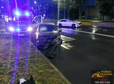 Zdarzenie drogowe na ulicy Żakowskiej / fot. 112Tychy.pl