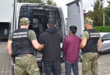 Tychy: Straż Graniczna zatrzymała 11 cudzoziemców pracujących nielegalnie. Będą deportowani Zatrzymani obywatele Indii i Nepalu / fot. Straż Graniczna