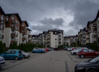 Tychy: Mieszkańcy Osiedla 4 Pory Roku nie chcą basenów otwartych pod oknami. „To jest po prostu degradacja kompletna tego miejsca” Osiedle Cztery Pory Roku / fot. Tychy24.net