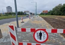 Niewielki fragment al. Jana Pawła II ma nowy chodnik i to praktycznie na samym środku. Co z resztą?