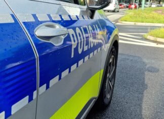 Mężczyzna zaatakował kobietę w hipermarkecie w Tychach. Szuka go policja