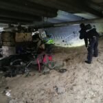 Patrol policji szuka bezdomnych pod wiaduktem / fot. Policja