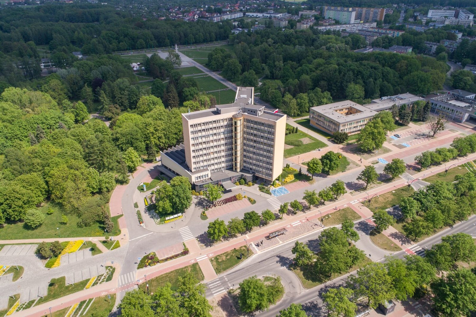 Miasto tłumaczy, iż podwyżki są wprowadzane niezależnie od prac nad kartą zniżkową. „Fajnie tak ludzi w konia robić”