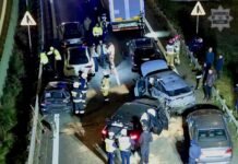 Dwa zdarzenia, dziewięć aut i helikopter LPR – nocny karambol sparaliżował DK1