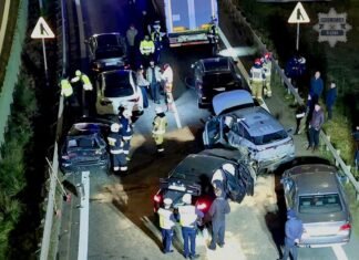 Dwa zdarzenia, dziewięć aut i helikopter LPR – nocny karambol sparaliżował DK1