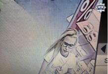 Zniknęły pieniądze i karty płatnicze. Policja z Tychów szuka kobiety Poszukiwana kobieta / fot. Policja