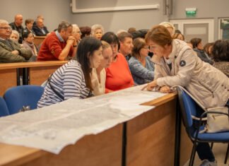 Tłumy na spotkaniu w sprawie ogromnej inwestycji kolejowej w Tychach. Będą wywłaszczenia Spotkanie z mieszkańcami w sprawie inwestycji kolejowej / fot. Tychy24.net