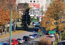 Utrudnienia w ruchu na rondzie przy Hotelu Tychy. Częściowa blokada drogi