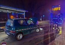 Rajd Fiata Seicento po chodniku na al. Niepodległości. Policja podaje szczegóły Przystanek na ulicy Niepodległości / fot. 112Tychy.pl