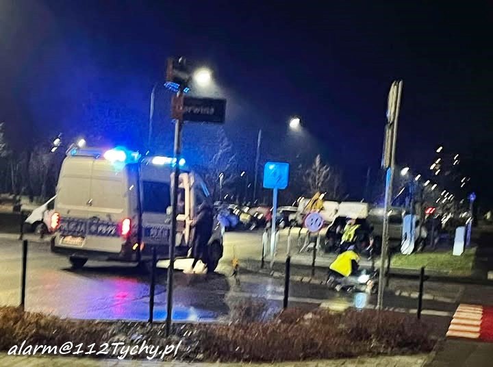 Wiózł pasażera hulajnogą i wjechał pod samochód. Trzy mandaty dla obywatela Ukrainy