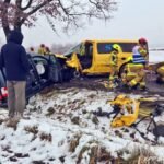 Kierowcy zakleszczeni we wrakach po czołowym zderzeniu w Bojszowach