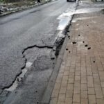 „Fontanna wody zalewa chodnik”. Mieszkańcy prosili o interwencje