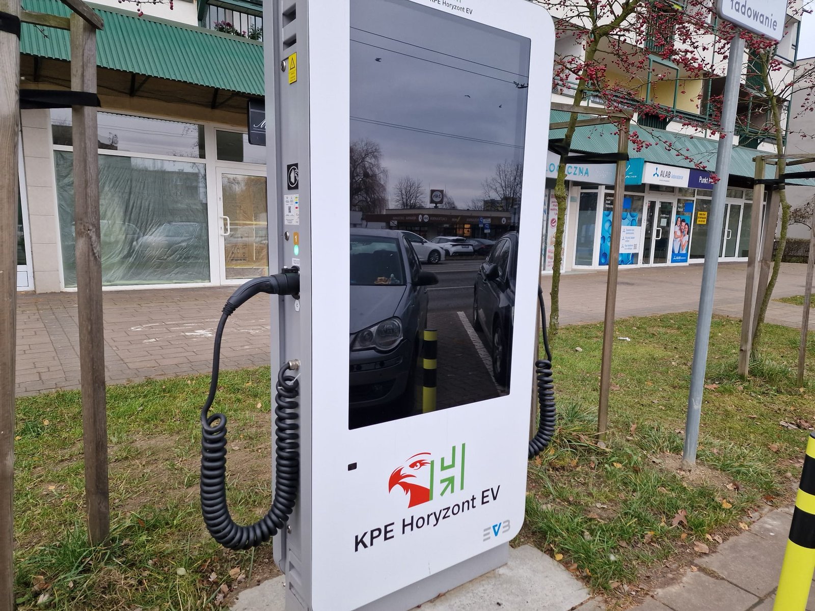 Tychy: Wiadomo, gdzie powstaną kolejne stacje ładowania pojazdów, kosztem miejsc parkingowych