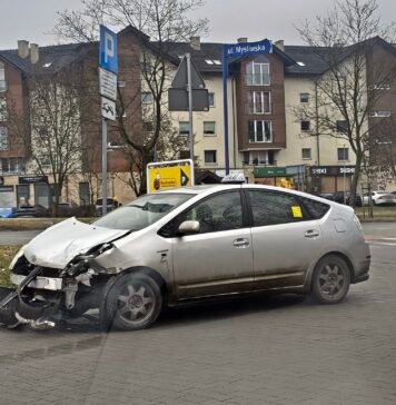 Tychy: Na skrzyżowaniu nie działała sygnalizacja. Zderzyły się dwa samochody
