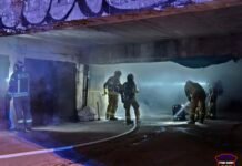 Tychy: W garażu palono drewno w metalowych beczkach. Interweniowali strażacy