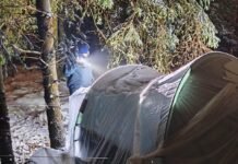 Bezdomni w lesie w Tychach rozbili koczowisko, mieszkają tam od lat. Dogląda ich Straż Miejska