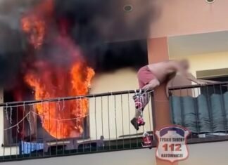Pożar mieszkania w Lędzinach. Mężczyzna uciekał przez balkon do sąsiada