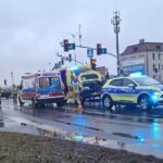 Tychy: Karetka na sygnale przewoziła noworodka. Zderzyła się z Fiatem