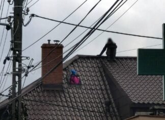 Tychy: Mężczyzna wezwał policję, następnie się zabarykadował i uciekł na dach. Byli negocjatorzy i kontrterroryści