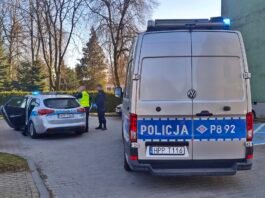 Mężczyzna w Tychach rzucał przedmiotami w samochody. Zaatakował też policjanta