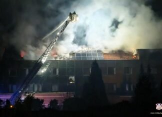 W nocy palił się hotel w Tychach. Gasiło go 65 strażaków, ewakuowano klientów