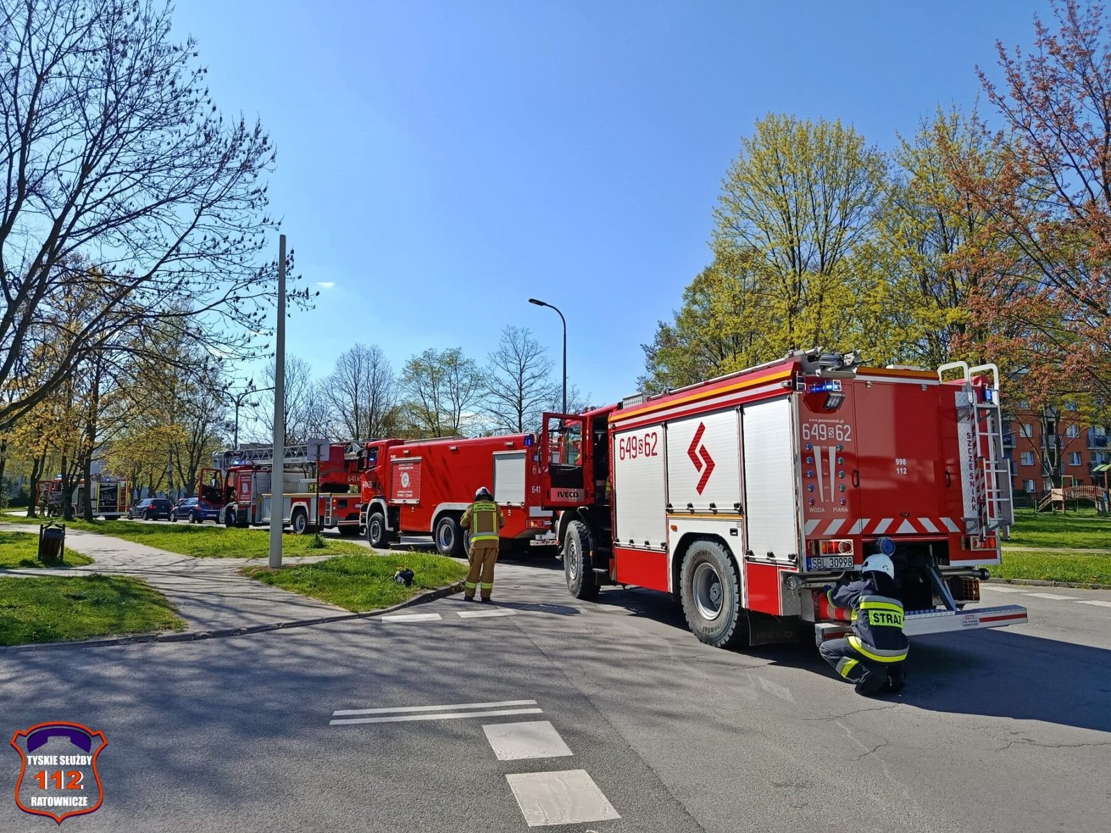 Policja wyjaśnia przyczyny pożaru mieszkania w Tychach. Lokator trafił do szpitala