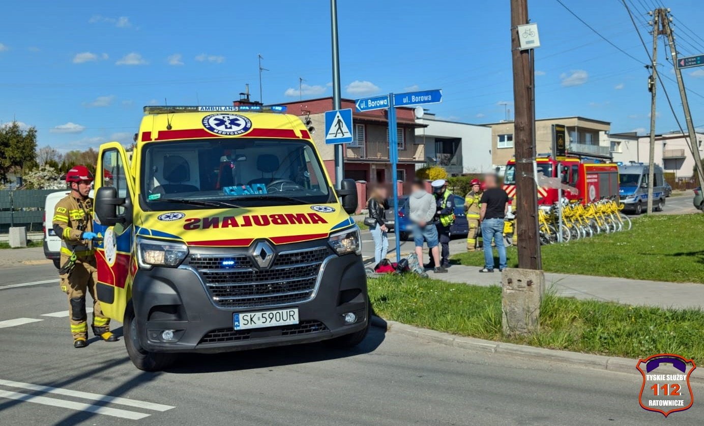 Kierujący hulajnogą na podwójnym gazie w Tychach. Wjechał w samochód
