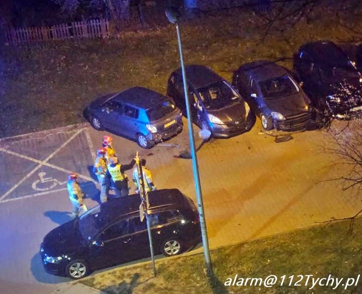 Pięć rozbitych aut na parkingu w Tychach. Kierowca uciekł