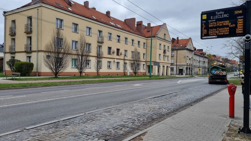 Wykonawca poprawił źle wykonane zatoki przystankowe w Tychach. Będą przebudowywane kolejne