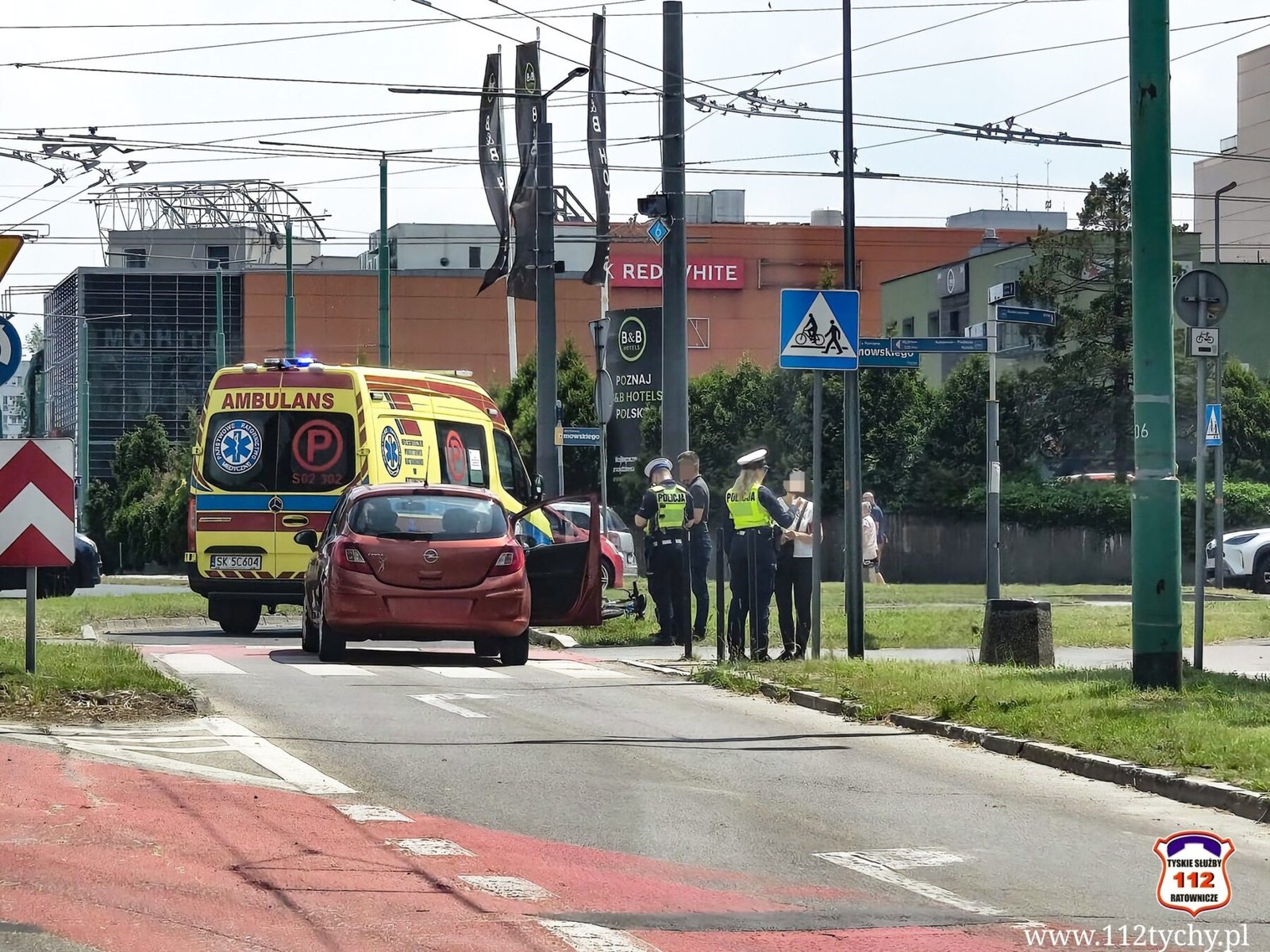 Potrącenie młodego rowerzysty na rondzie w Tychach. Dziecko trafiło do szpitala