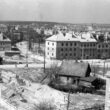 fot. plac budowy Kina Andromeda na osiedlu B, wokół dawna i nowa zabudowa, Tychy, ok. 1960 r. fot. Zygmunt Kubski, ze zbiorów Muzeum Miejskiego w Tychach