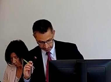 Sławomir Mrugała, skarbnik miasta Tychy na sesji Rady Miasta Tychy / fot. print screen