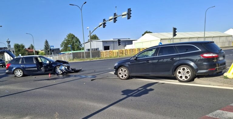 Zderzenie na skrzyżowaniu / fot. 112Tychy.pl