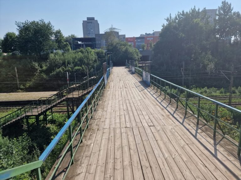 Kładka nad torami łącząca al. Jana Pawła II z ulicą Dąbrowskiego / fot. Tychy24.net