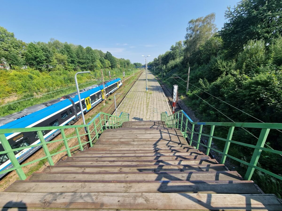 Kładka nad torami łącząca al. Jana Pawła II z ulicą Dąbrowskiego / fot. Tychy24.net