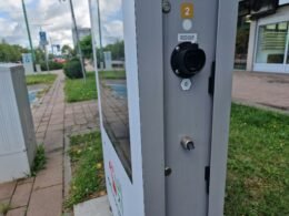 Stacja ładowania pojazdów na ulicy Dmowskiego / fot. Tychy24.net