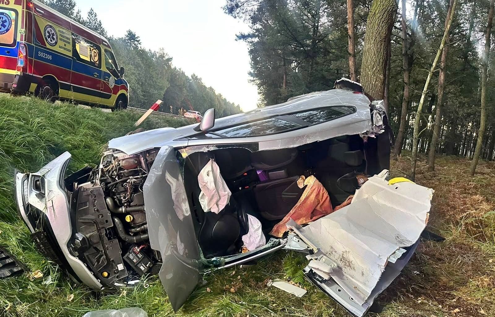 Dachowanie samochodu w Kobiórze / fot. 112Tychy.pl