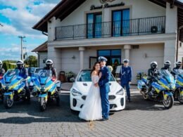 Wzięli ślub w Tychach z asystą honorową / fot. Policja